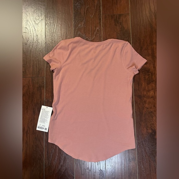 Lululemon Love Tee V Size 4  Cinder Rose - Picture 2 of 3